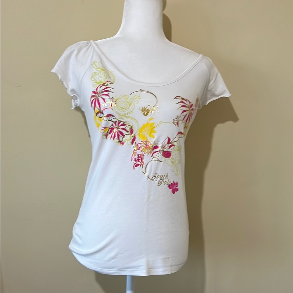 White T-shirt with ruffle sleeves. Pink & gold floral design